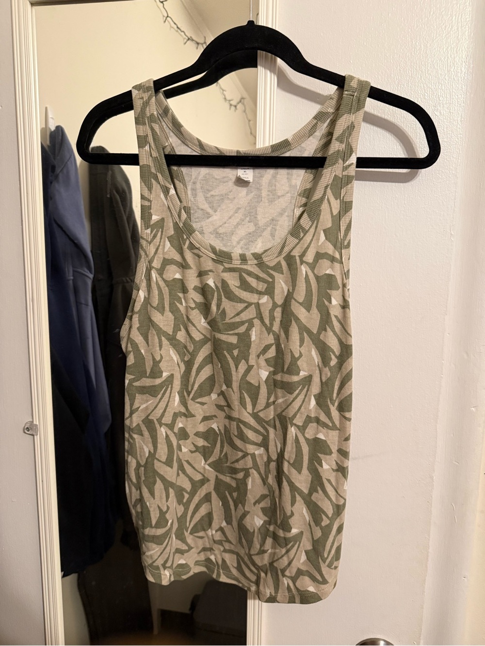 Old Navy Olive & Cream Leaf-Print Tank